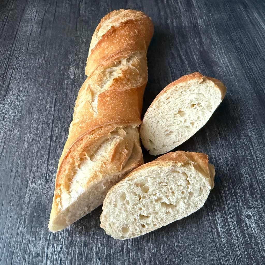 Luftiges, aromatisches Baguette