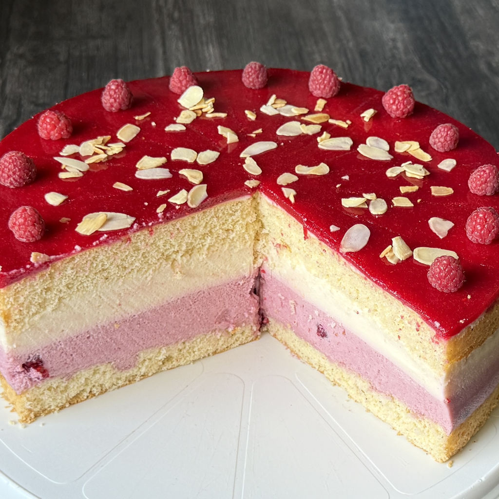 Fruchtige Himbeere-Joghurt-Torte