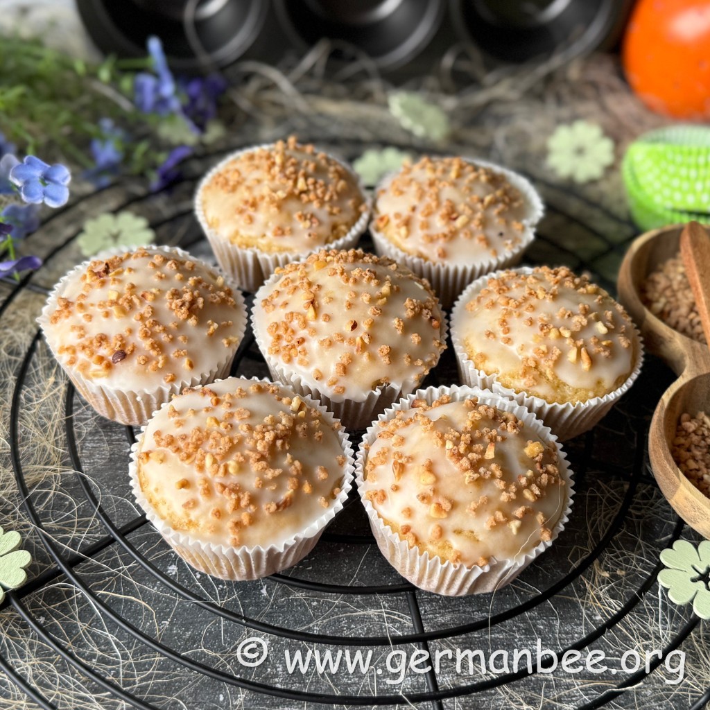 Zitronen-Wolken-Muffins mit Krokant-Topping